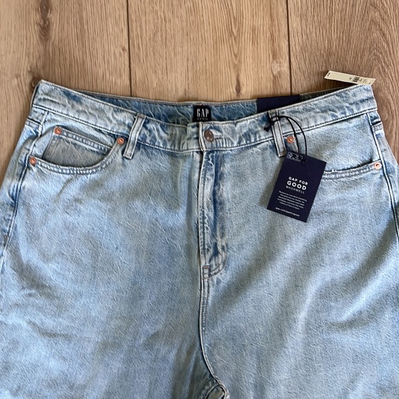 Gap Mom Jeans. - Picture 3 of 5